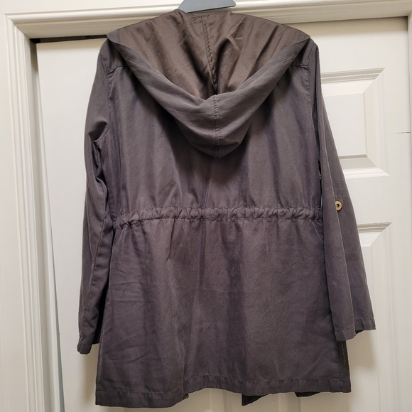Cute Gray Jacket perfect for layering - Picture 3 of 6